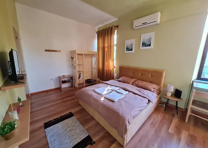 Ex-Block District Charming Studio Apartment With Treeish Sorrounding View!
