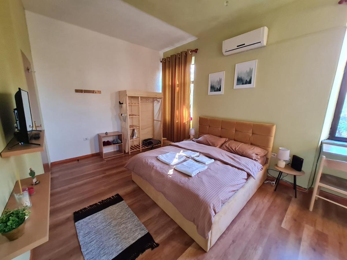 Apartment Ex-block District Charming With Treeish Sorrounding View!